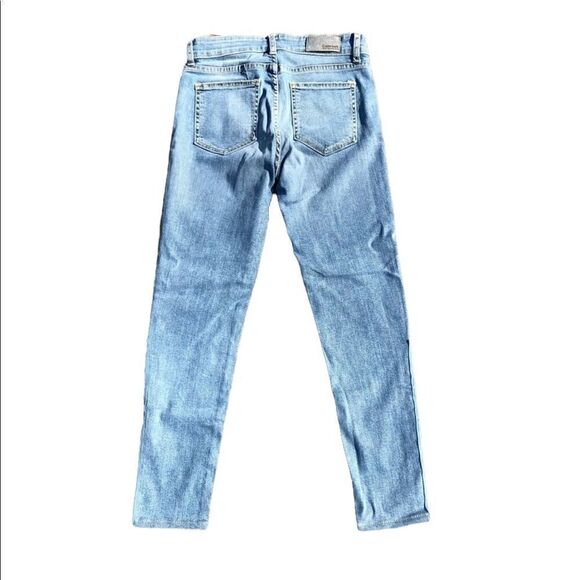 NWT CARMAR “Dion” Skinny Mid-Rise Light Wash Jeans W/ Claps Embellishment - Picture 2 of 6